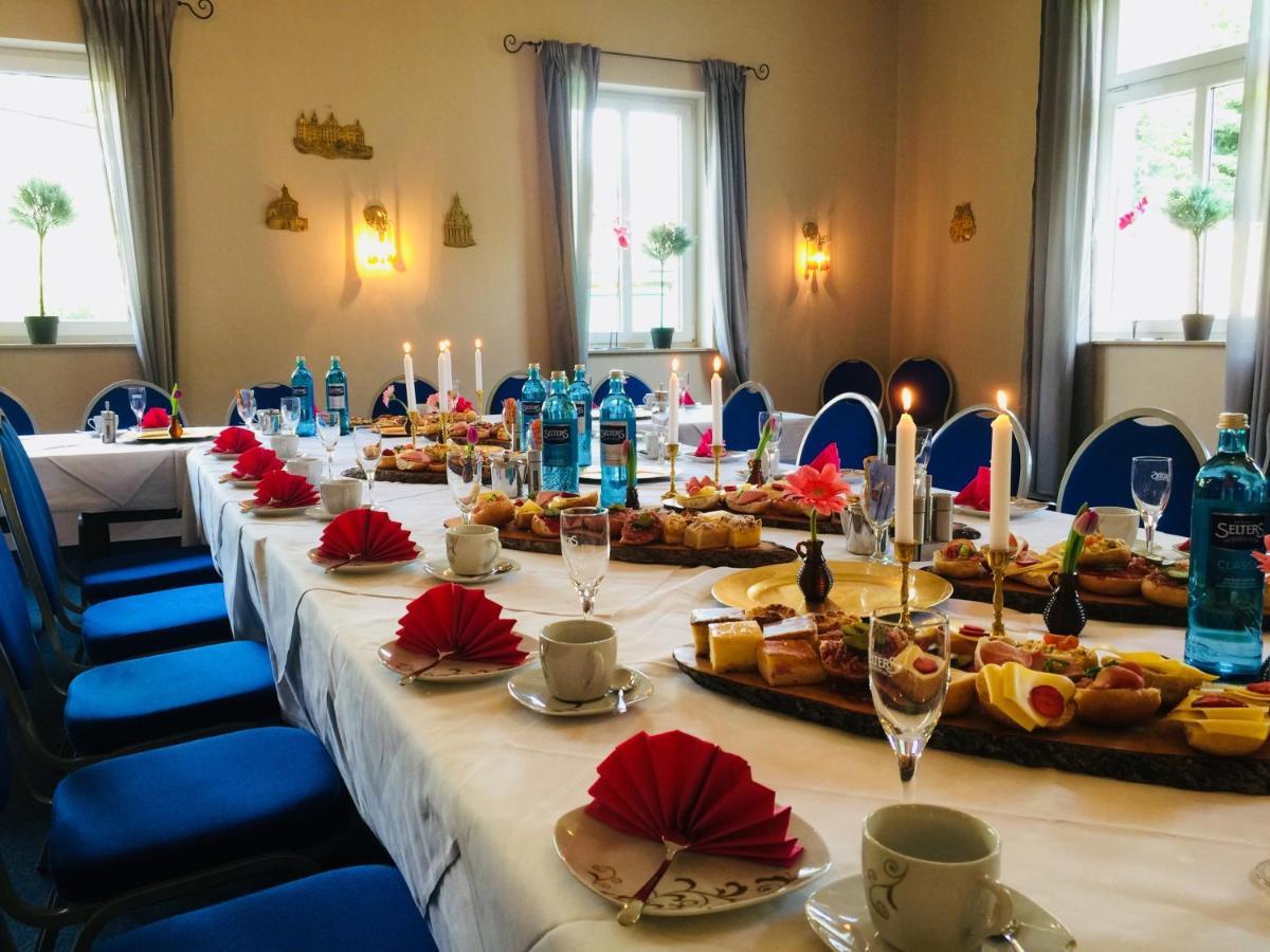Zu Den Linden - Radebeul Pension Mit Restaurant Eksteriør billede