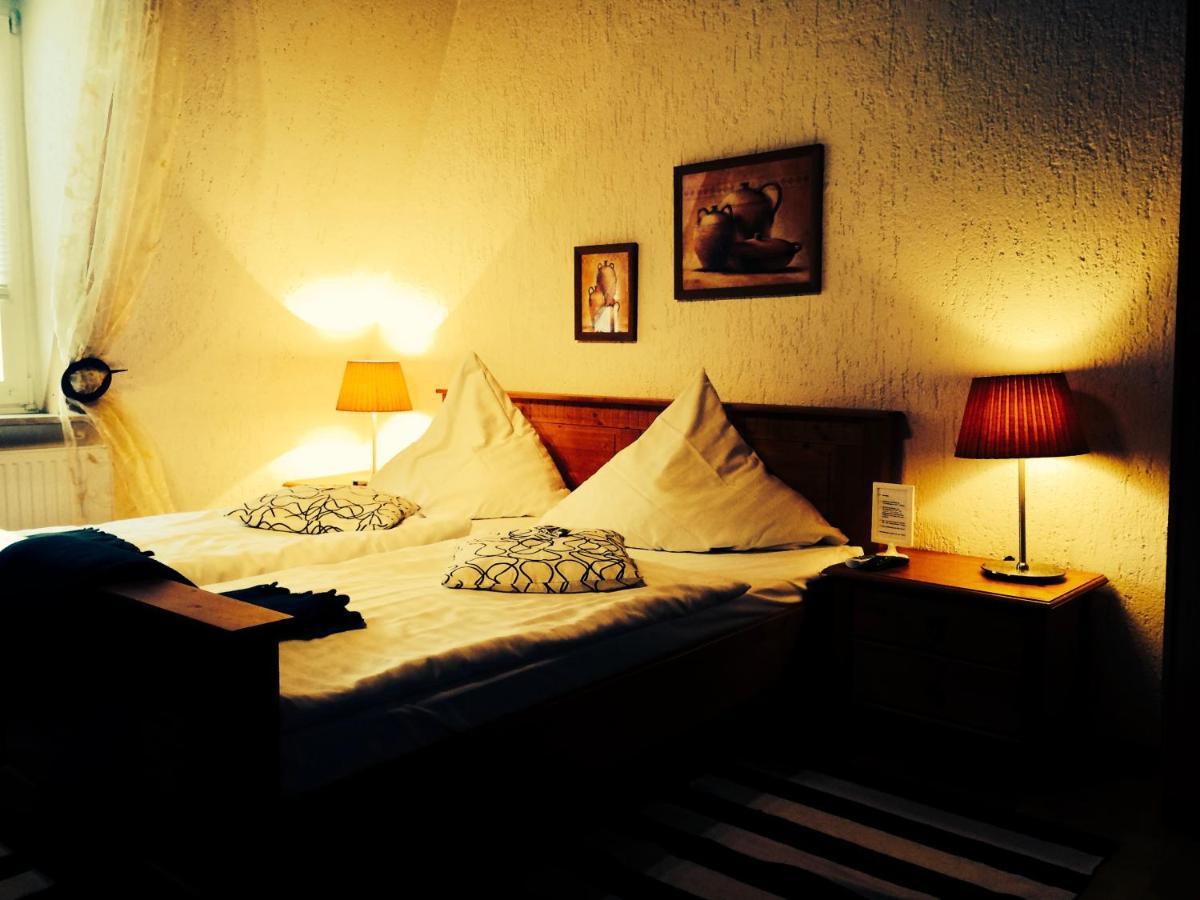 Zu Den Linden - Radebeul Pension Mit Restaurant Eksteriør billede