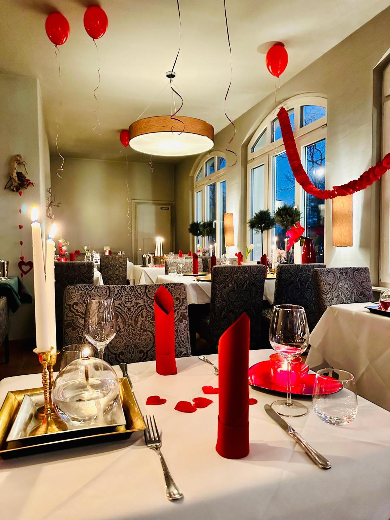 Zu Den Linden - Radebeul Pension Mit Restaurant Eksteriør billede