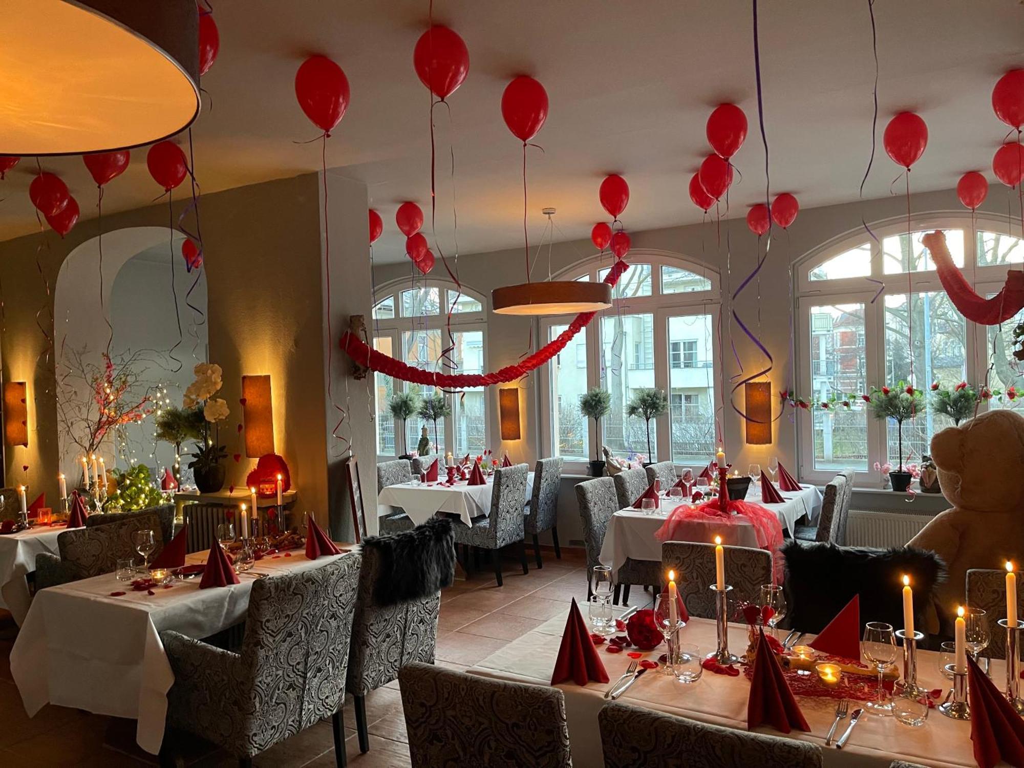 Zu Den Linden - Radebeul Pension Mit Restaurant Eksteriør billede