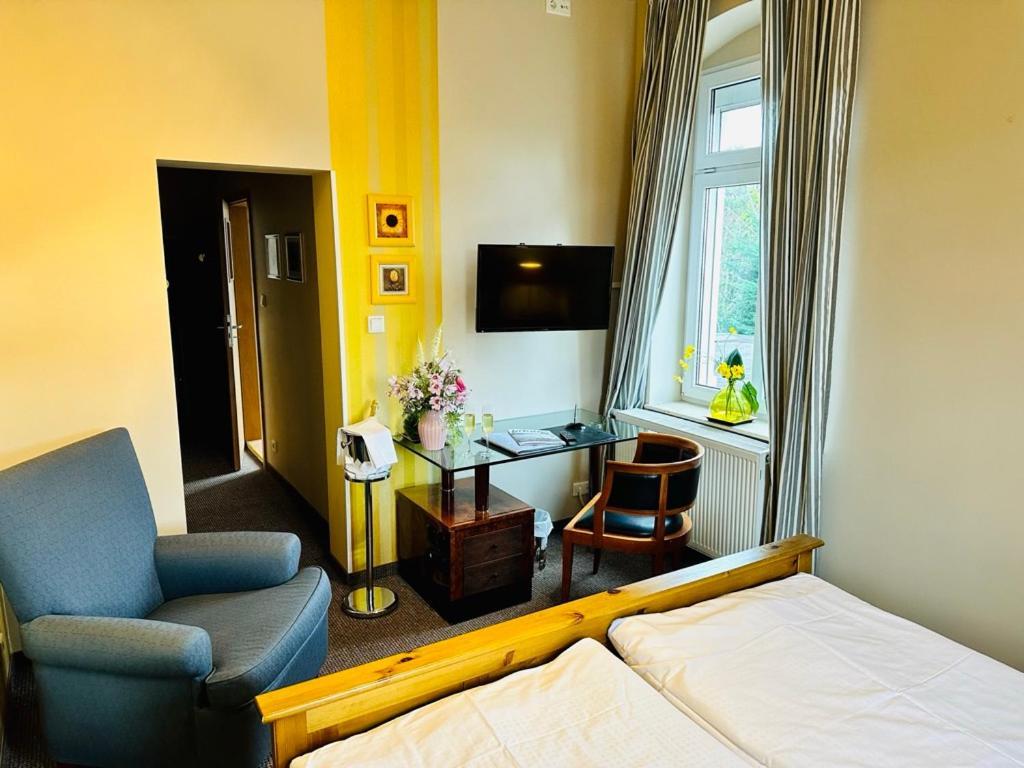 Zu Den Linden - Radebeul Pension Mit Restaurant Eksteriør billede