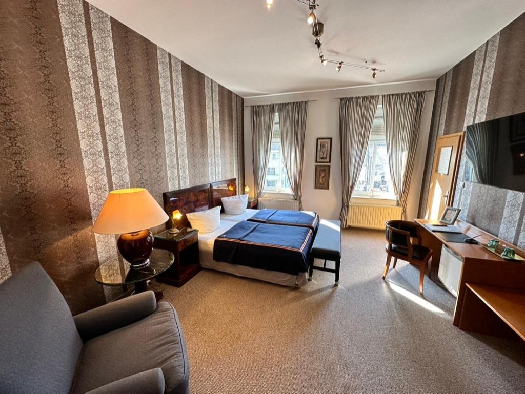 Zu Den Linden - Radebeul Pension Mit Restaurant Eksteriør billede